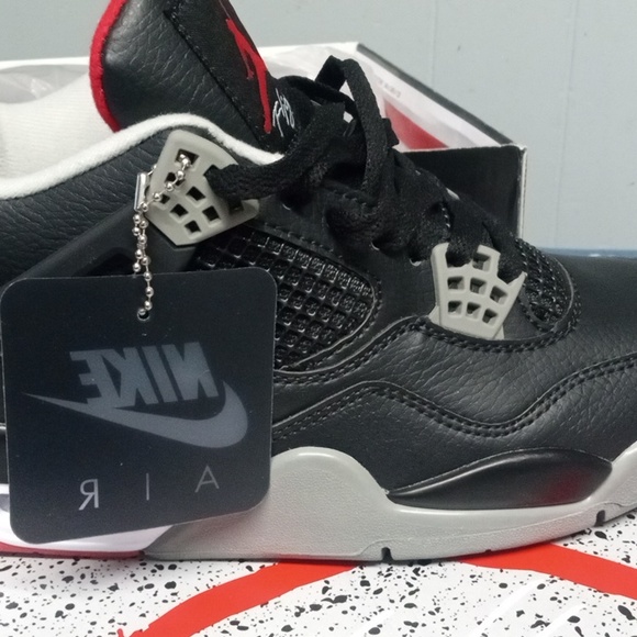 Retro 4s - Picture 3 of 4